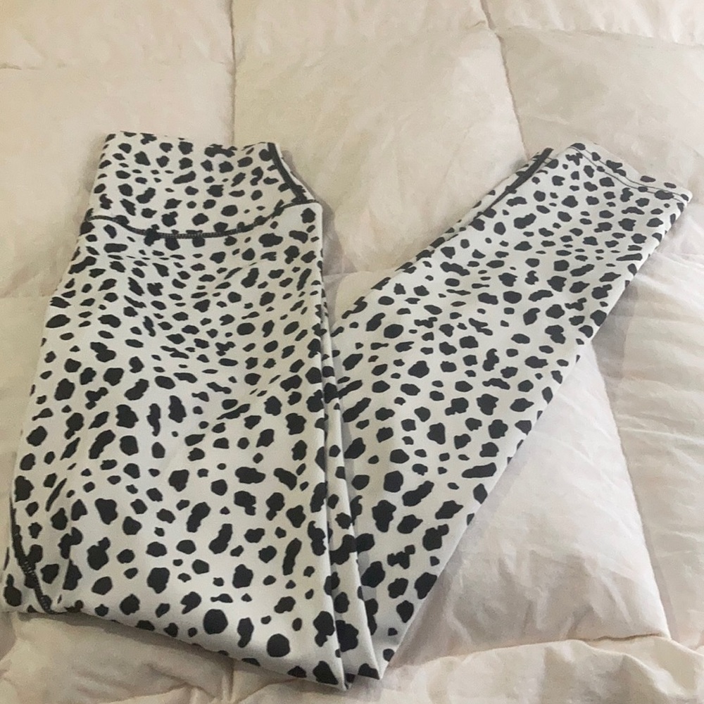 Balance Athletica S snow leopard leggings